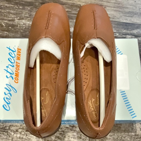 Easy Street Shoes Womens Size 8.5 Wide Tan Comfort‎ Wave Slip On Loafers NEW - Picture 8 of 11